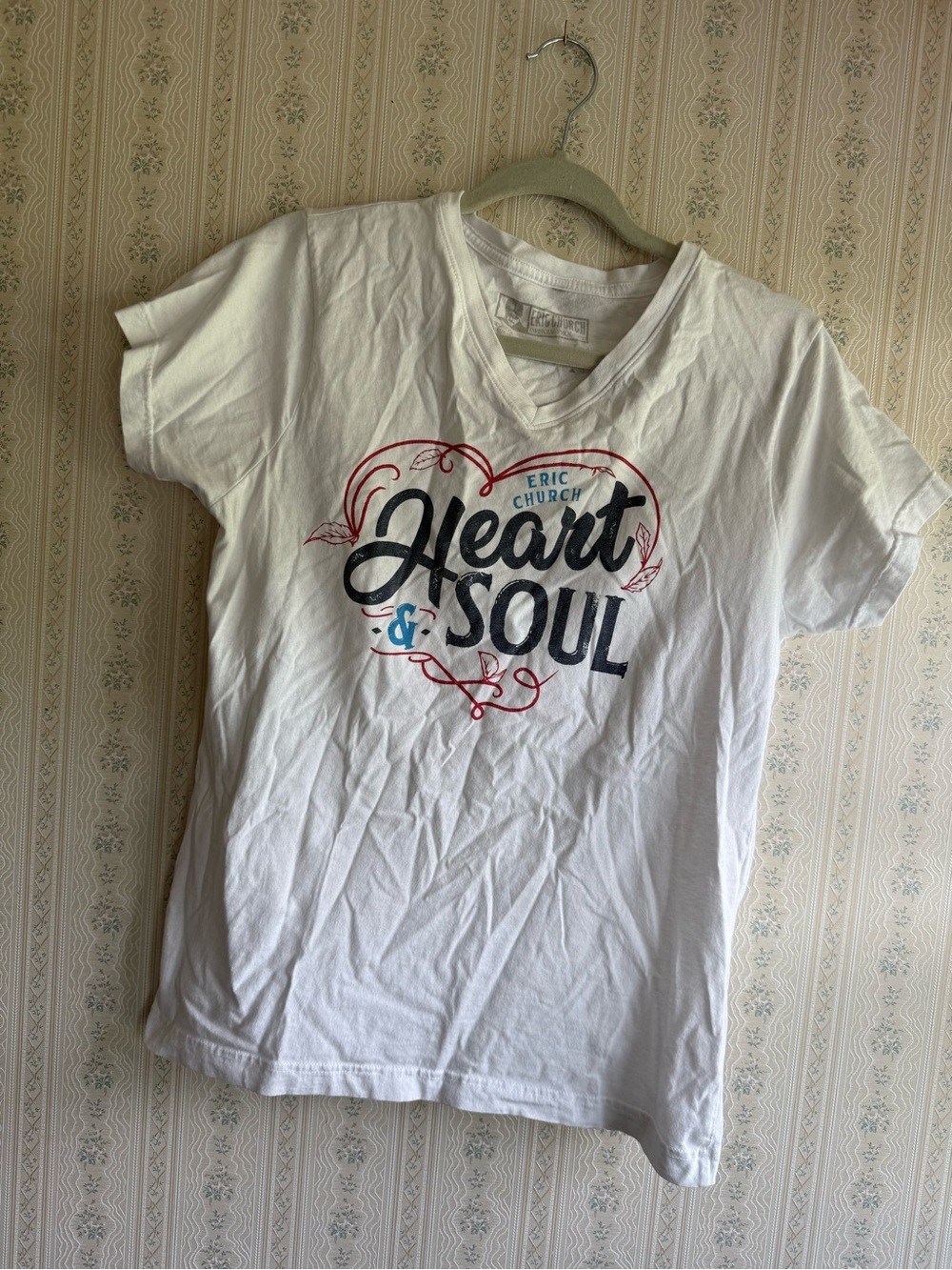 Eric Church “Heart & Soul” Tour V-Neck Tee size large white